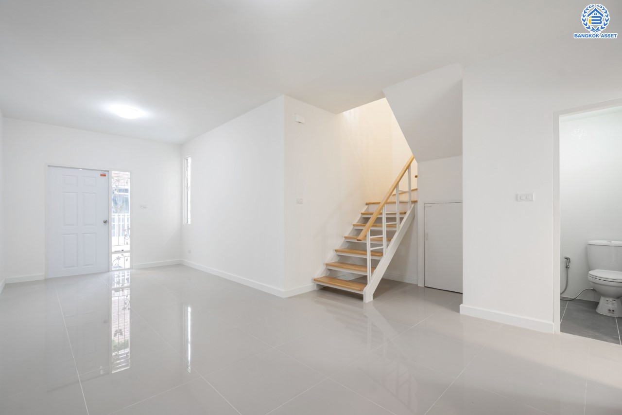 บ้านมือสองตกแต่งใหม่ ม.อารียา เดอะคัลเลอร์ เกษตร1 เนื้อที่ 21.1 ตร.ว. ฟังก์ชัน 3 ห้องนอน 2 ห้องน้ำ จอดรถได้ 1 คัน ชีวิตแสนสงบ สภาพแวดล้อมเยี่ยม เชื่อมต่อ ถ.ประเสริฐมนูกิจ, ถ.เกษตร-นวมินทร์ ใกล้ ม.เกษตร, รถไฟฟ้าสายสีเขียว "สถานีเสนานิคม" และทางด่วน "ฉลองรัช"